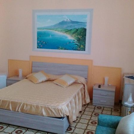 Beb I Delfini Di Casa Paola Bed & Breakfast มาสคาลิ ภายนอก รูปภาพ